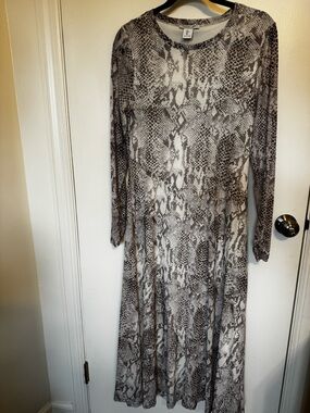 Rachel Zoe Snake-Print Long Sleeve Dress in Gray and Brown